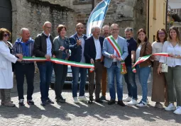 Il taglio del nastro alla Fiera di Maggio